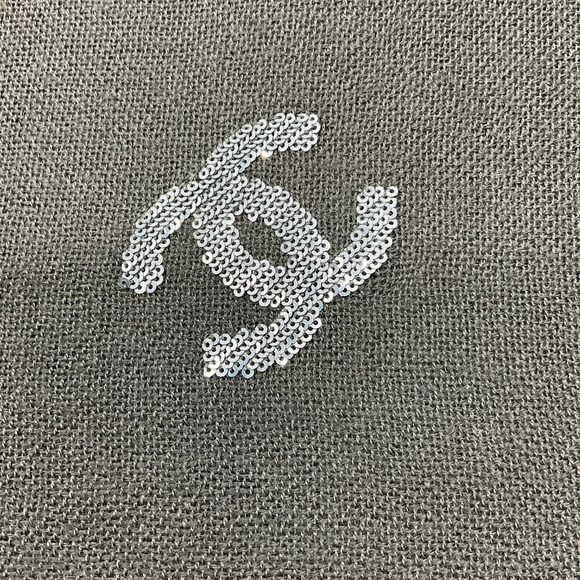 CHANEL BLACK SEQUINED CC LOGO FRINGED CASHMERE SCARF - Picture 2 of 8